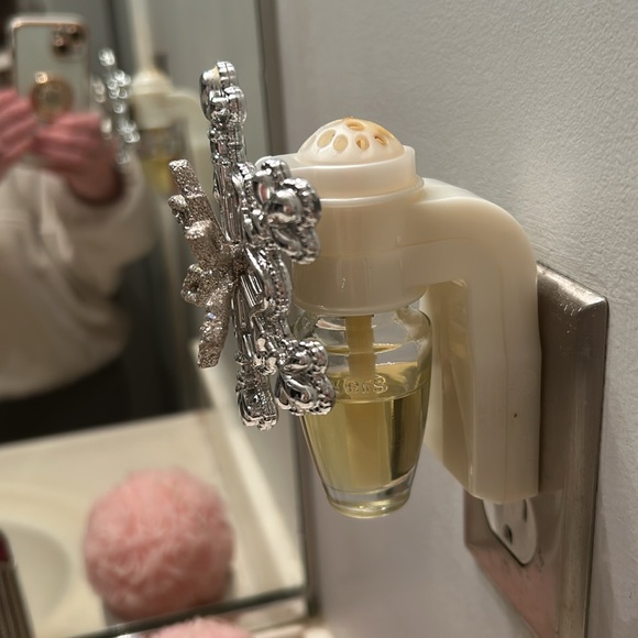 Bath & Body snow flake plug in - Picture 2 of 4
